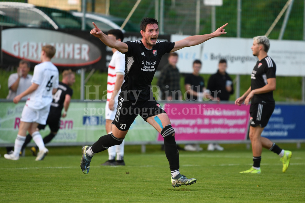  TSV Seebach : ASV Burglengenfeld | Patrick Pfisterer (TSV Seebach #27) beim Torjubel nach seiner Vorlage zum 1:0 Treffer von Kilian Schwarzmüller - Realisiert mit Pictrs.com
