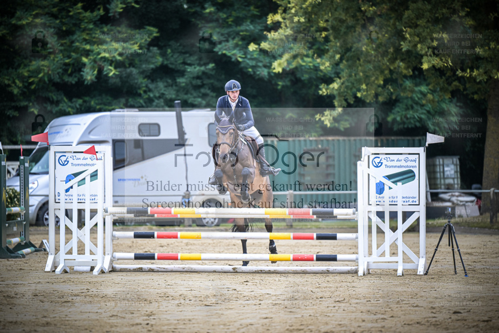 DOS_1481 | Entdecke hochwertige Reitturnierfotos von Foto Oger. Professionell, emotional und authentisch – jetzt Lieblingsmomente im Shop bestellen. - Realisiert mit Pictrs.com