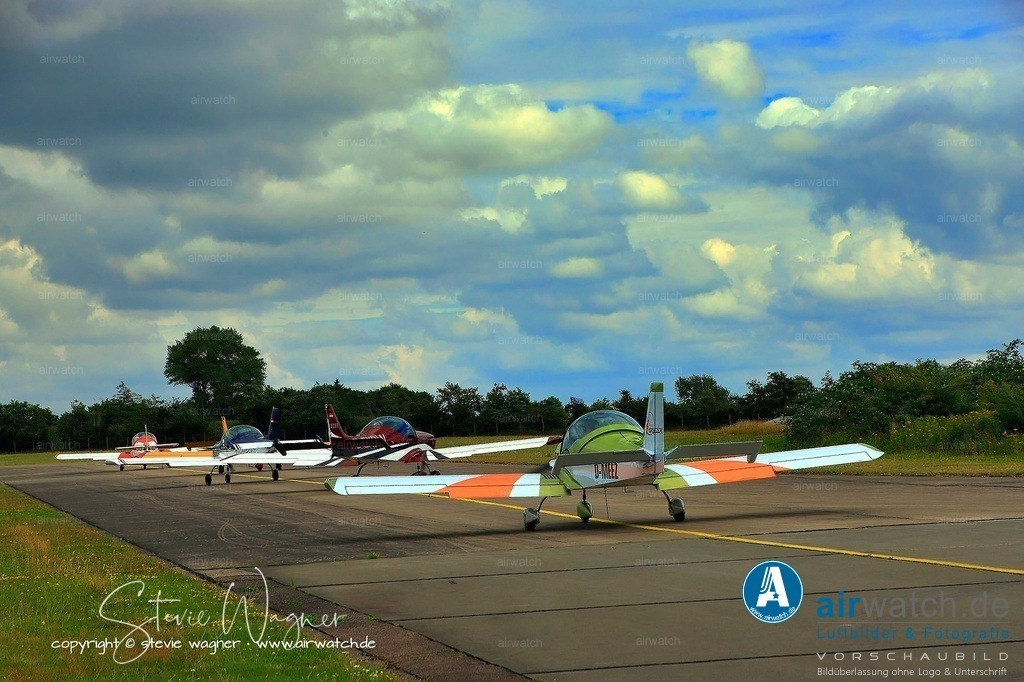 Flugplatz-Husum-airwatch-wagner153 | Entdecken Sie atemberaubende Luftbilder und Fotografien auf airwatch.de - Tauchen Sie ein in eine Welt voller faszinierender Aufnahmen aus der Vogelperspektive.