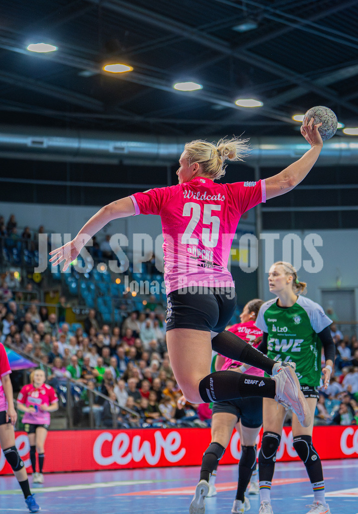 Handball I Frauen I Saison 2025-2026 I 1. HBF I 15. Spieltag I VFL Oldenburg - SV Union Halle-Neustadt 0077 | Lilli Röpcke (25, SV Union Halle-Neustadt) - Realisiert mit Pictrs.com