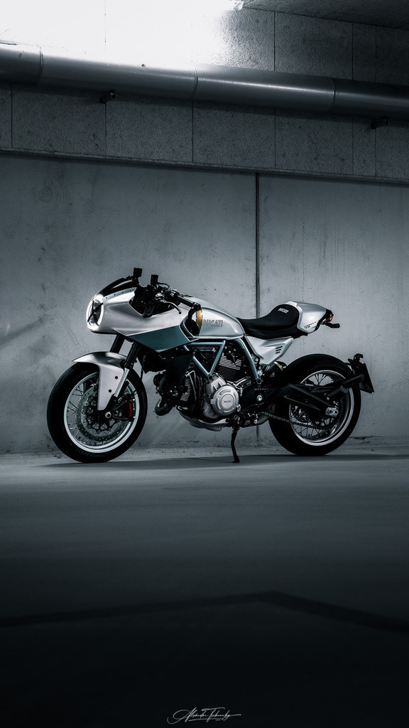 Ducati Scramber Formula 73 | Entdecken Sie die faszinierende Welt von Alexander Tschuncky Arts: Kreative Fotografie, atemberaubende Automobilkunst und hochwertiger Bilderdruck. Lassen Sie sich inspirieren! - Realisiert mit Pictrs.com