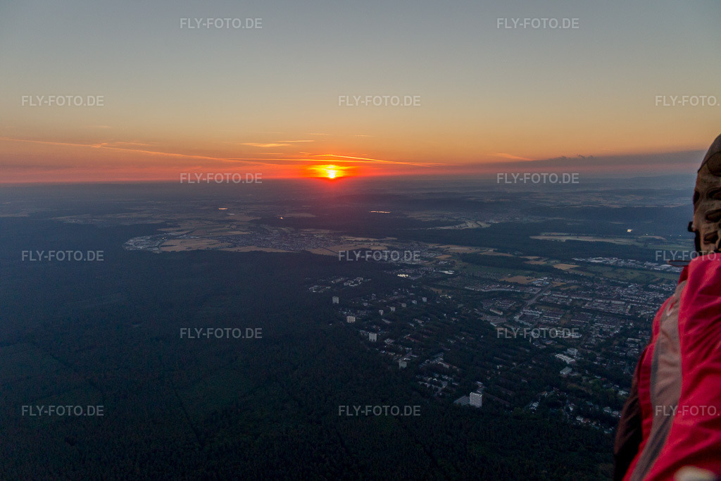 Luftbild: Sunrise im Ortsteil Waldstadt in Karlsruhe im Bundesland Baden-Württemberg in Deutschland. Foto: IMG_101505.jpg vom 08.07.2017 durch Werner Riehm/FLY-FOTO.de