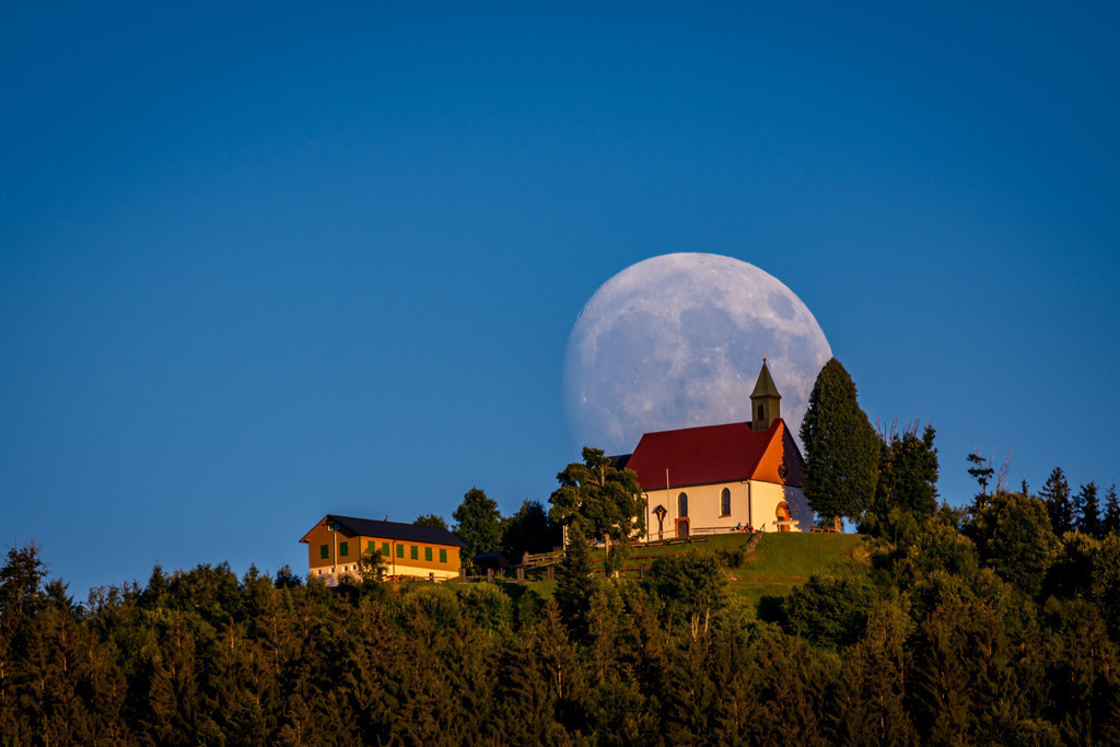 Hörnleberg Mond | Der aufgehende Juli-Supermond hinter dem Hörnleberg - Realisiert mit Pictrs.com