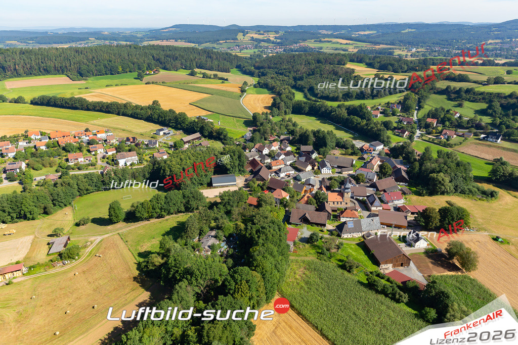 Aktuelles Luftbild von Motschenbach Mainleus Kauf mit Lizenz / Bildrechten möglich- Die Luftaufnahme wurde 2021 mittels UL-Flugzeug erstellt ( keine Drohne ) - hochauflösende Kamera-Systeme von  Canon -Beste Qualität - Für grossformatige Ausdrucke geeignet. Die Geschenkidee !