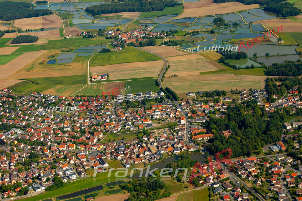 weisendorf-schraegluftbild-2694-jahr-2024 | Das Luftbild zeigt :  Weisendorf - Die Luftaufnahme wurde 2024 vom UL-Flugzeug aus erstellt ( keine Drohne ) - Hochauflösende Luftaufnahme - Für grossformatige Ausdrucke geeignet. Die Geschenkidee !Mit Lizenz und Bildrechte bestellbar