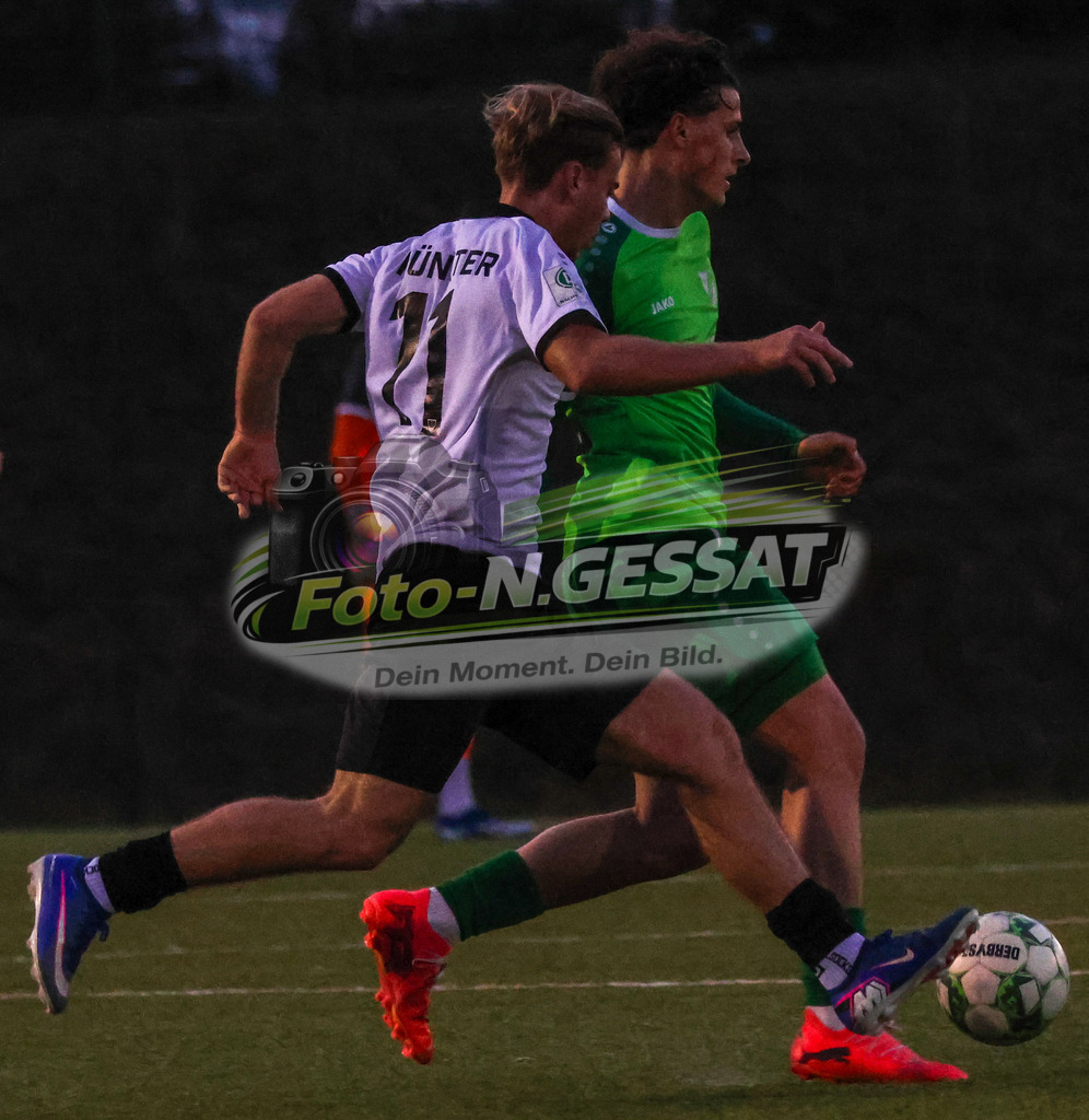SV Rödinghausen - SC Preußen Münster | Auf dem Bild zu sehen: grün SV Rödinghausen: Richard Hamilton ; weiß SC Preußen Münster: Tim KankeSV Rödinghausen, SC Preußen Münster, Saison 25/26, A-Jugend Westfalenpokal, Achtelfinale, U19, Deutschland - Realisiert mit Pictrs.com