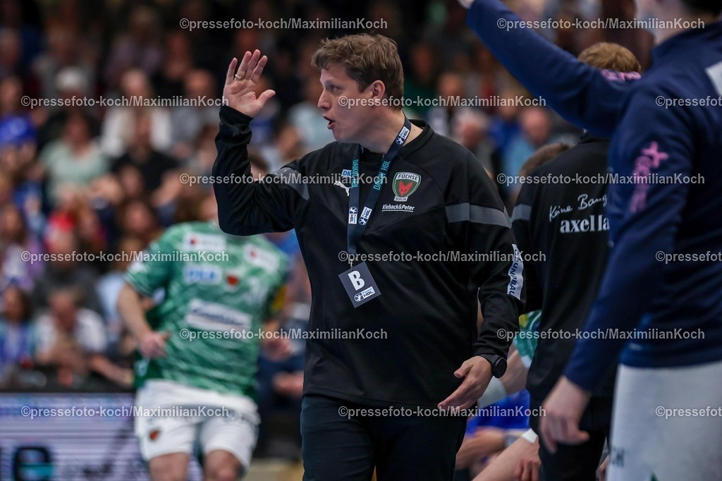 xkwix12042602016 | 2026.04.12, xkwix, Handball, HBL, TBV Lemgo Lippe -  Füchse Berlin, PHOENIX CONTACT arena, 28.Spieltag, Saison 2025 / 2026: Nicolej Krickau (Füchse Berlin Cheftrainer) gestikuliert am Spielfeldrand DFB regulations prohibit any use of photographs as image sequences and or quasi-video. Photo: xKamilxWilkowskixPressefotoKochx