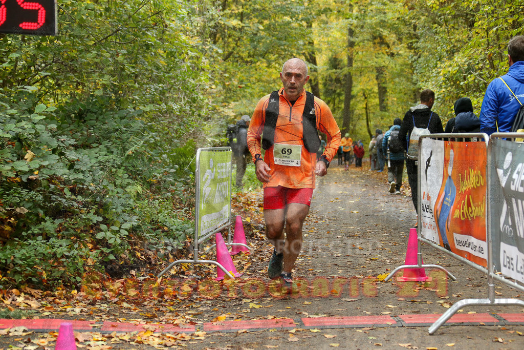 251026_1324_EX1_3384 | Sportfotografie im Rhein-Sieg Kreis, Köln, Bonn, NRW, Rheinland Pfalz, Hessen, etc. Unser Tätigkeitsfeld umfasst den Laufsport vom Volkslauf über den Marathon, Duathlon, Triathon bis zum Ultralauf wie Kölnpfad Ultra oder Schindertrail.