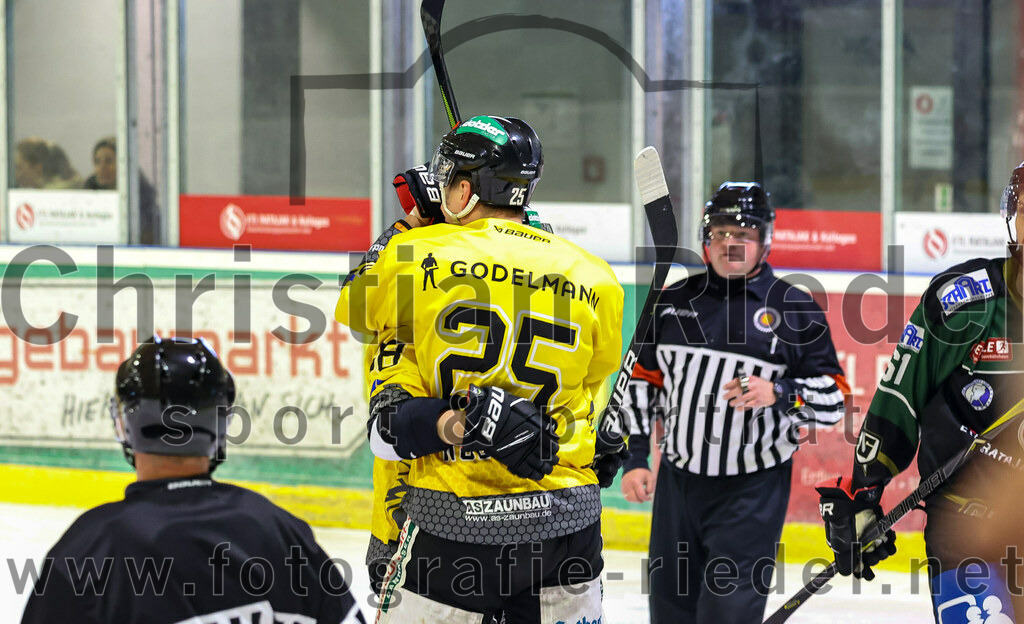 2022-11-20_024_TSV_Erding_gegen_ERSC_Amberg | Erding, Deutschland, 20.11.2022:
Eishockey, Bayernliga 2022 / 2023, 15. Spieltag, TSV Erding gegen ERSC Amberg, Endergebnis: 5:1

Felix Köbele (ERSC Amberg, #25)

Foto: Christian Riedel / fotografie-riedel.net