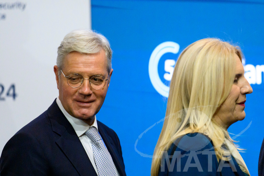 _DWA4770 | MATA IndoCon - Realisiert mit Pictrs.com