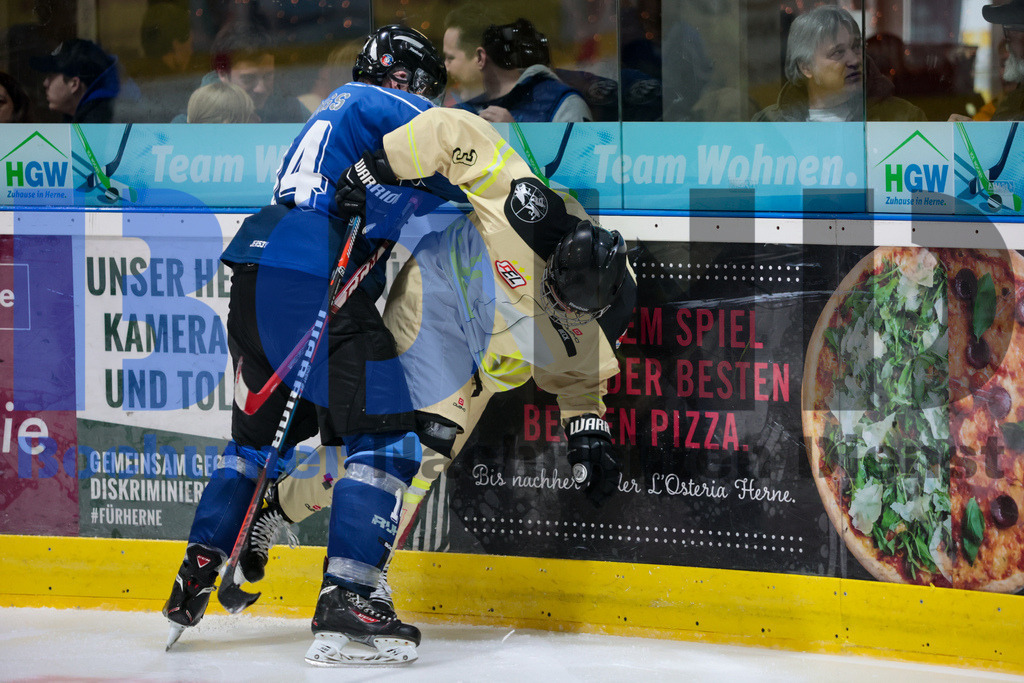Benefiz-Eishockeyspiel der Polizei Bochum gegen die feuerwehr Duisburg {date} -  | {headline}



(Foto: Sebastian Sendlak / BOND)

 - Realisiert mit Pictrs.com