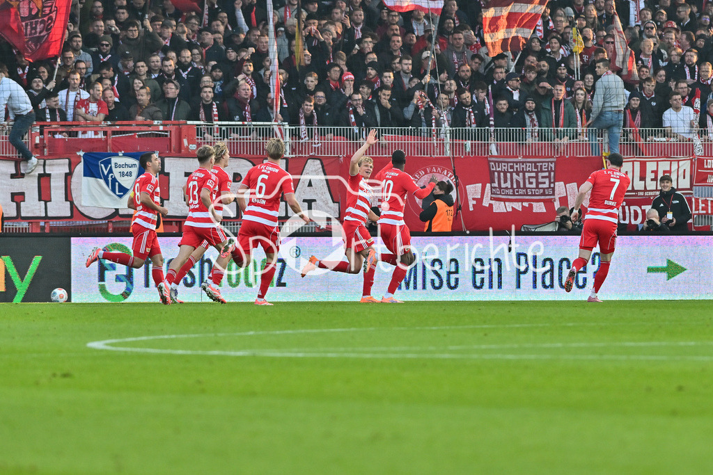 1. FC Union Berlin - FC Bayern München | Berlin, DEUTSCHLAND - 8. NOVEMBER: Jubel der Berliner nach dem Treffer zum 1-0 durch Ilyas ANSAH (Union Berlin 10) - ABSEITS - KEIN TOR - während dem Bundesligamatch zwischen dem 1. FC Union Berlin und dem FC Bayern München am 10. Spieltag im Stadion an der alten Försterei am 8. November 2025 in Berlin, Germany / DFL REGULATIONS PROHIBIT ANY USE OF PHOTOGRAPHS AS IMAGE SEQUENCES AND/OR QUASI-VIDEO