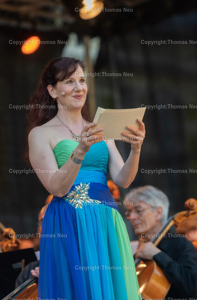 DSC_2809 | 28.06.2025, Bensheim, Auerbach, Opern Air im Staatspark Fürstenlager, Cosima Seitz führte durch das Programm, ,, Bild: Thomas Neu