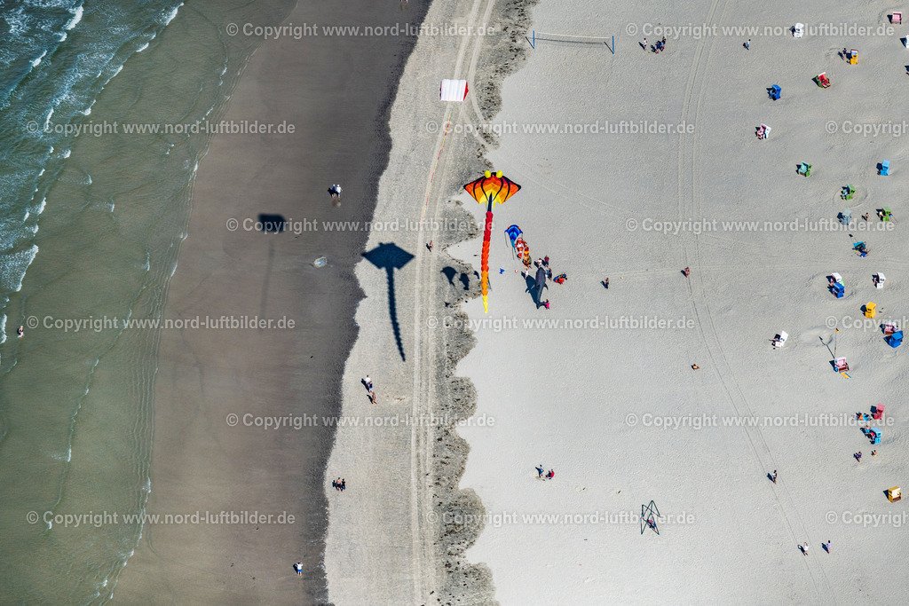 Langeoog_Strand_Drachen_ELS_8326050923 | LANGEOOG 05.09.2023 Drachenfest auf der Ostfriesischen Insel Langeoog im Bundesland Niedersachsen, Deutschland. // Kite festival on the East Frisian island of Langeoog in the state of Lower Saxony, Germany. Foto: Martin Elsen