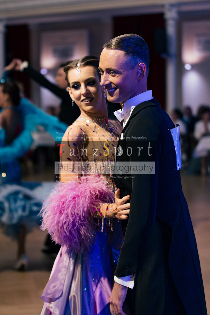 20251129_DM-HGS-S-Std_09668 | Tanzsportbilder, Standardtanz, Lateintanz, WDSF, DTV, LTVB, dancecomp, goc, hessen tanzt, blaues band der spree, walzer, tango, wiener walzer, slowfox, quickstepp, samba, rumba, cha-cha-cha, paso doble. jive, hd-kroft photography, turniertanzsport
