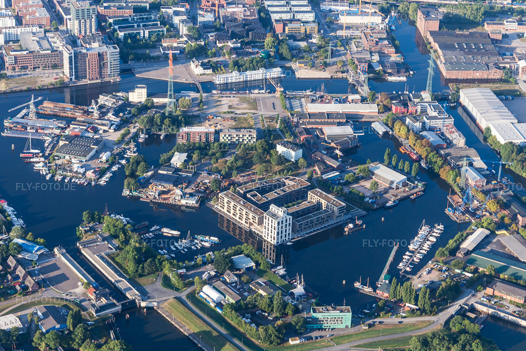 Luftbild: Schlossinsel Marina in den Harburger Häfen im Ortsteil Harburg in Hamburg im Bundesland Hamburg in Deutschland. Foto: IMG_110274.jpg vom 18.08.2018 durch Werner Riehm/FLY-FOTO.deWWW.SCHLOSSINSEL-MARINA.DE
