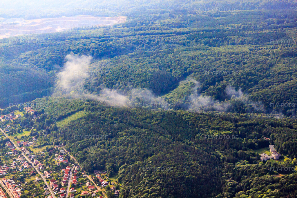 Luftbild: Wolken überm Harz im Ortsteil Gernrode in Quedlinburg im Bundesland Sachsen-Anhalt in Deutschland. Foto: IMG_58171.jpg vom 28.06.2013 durch Werner Riehm/FLY-FOTO.deAuflösung des Originals: 4752 x 3168 px