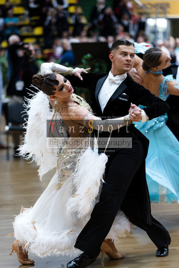 20250517_HessenTanzt_WDSF_IntOpen_Std_1347 | Tanzsportbilder, Standardtanz, Lateintanz, WDSF, DTV, LTVB, dancecomp, goc, hessen tanzt, blaues band der spree, walzer, tango, wiener walzer, slowfox, quickstepp, samba, rumba, cha-cha-cha, paso doble. jive, hd-kroft photography, turniertanzsport