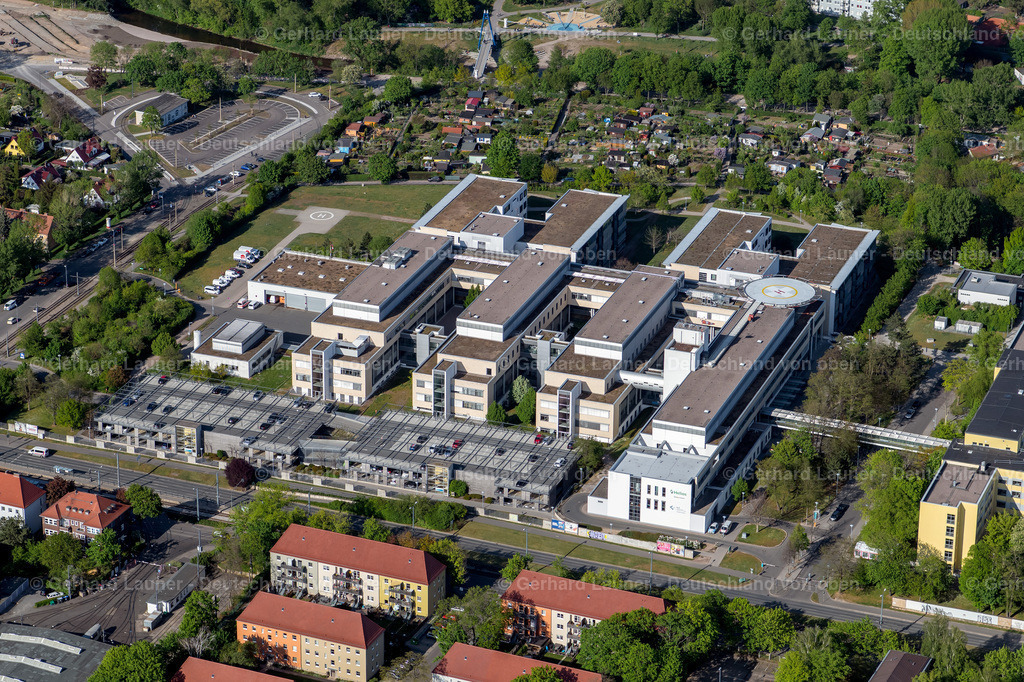 4025839 | ERFURT 06.05.2020 Klinikgelände des Krankenhauses " Helios Klinikum Erfurt " im Ortsteil Andreasvorstadt in Erfurt im Bundesland Thüringen, Deutschland. Weiterführende Informationen bei: HELIOS Kliniken GmbH,  Helios Klinikum Erfurt,  wörner traxler richter planungsgesellschaft mbh. // hospital grounds of the Clinic " Helios Klinikum Erfurt " in the district Andreasvorstadt in Erfurt in the state Thuringia, Germany. Further information at: HELIOS Kliniken GmbH,  Helios Klinikum Erfurt,  woerner traxler richter planungsgesellschaft mbh. Foto: Gerhard Launer