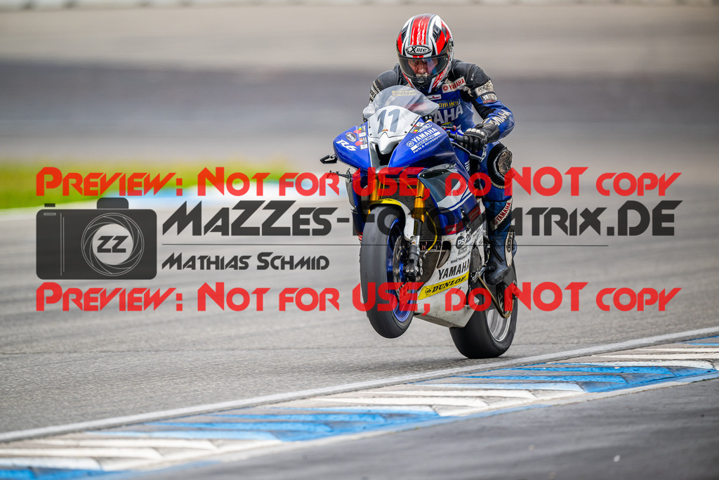 MaZZes_FotoMatrix_240702_6007705_7921 | WEISS