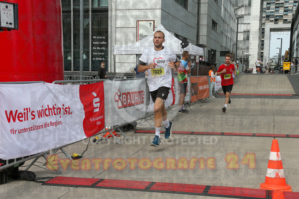 250920_1322_EX1_4191 | Sportfotografie im Rhein-Sieg Kreis, Köln, Bonn, NRW, Rheinland Pfalz, Hessen, etc. Unser Tätigkeitsfeld umfasst den Laufsport vom Volkslauf über den Marathon, Duathlon, Triathon bis zum Ultralauf wie Kölnpfad Ultra oder Schindertrail.