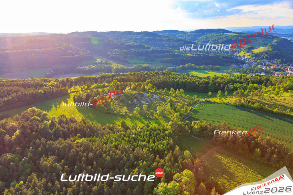 Die Luftaufnahme Kalkberg - Weismain wurde 2017 mittels Flugzeug (keine Drohne) erstellt. Perfekte Schärfe und Druck- Auflösung- Garantiert!