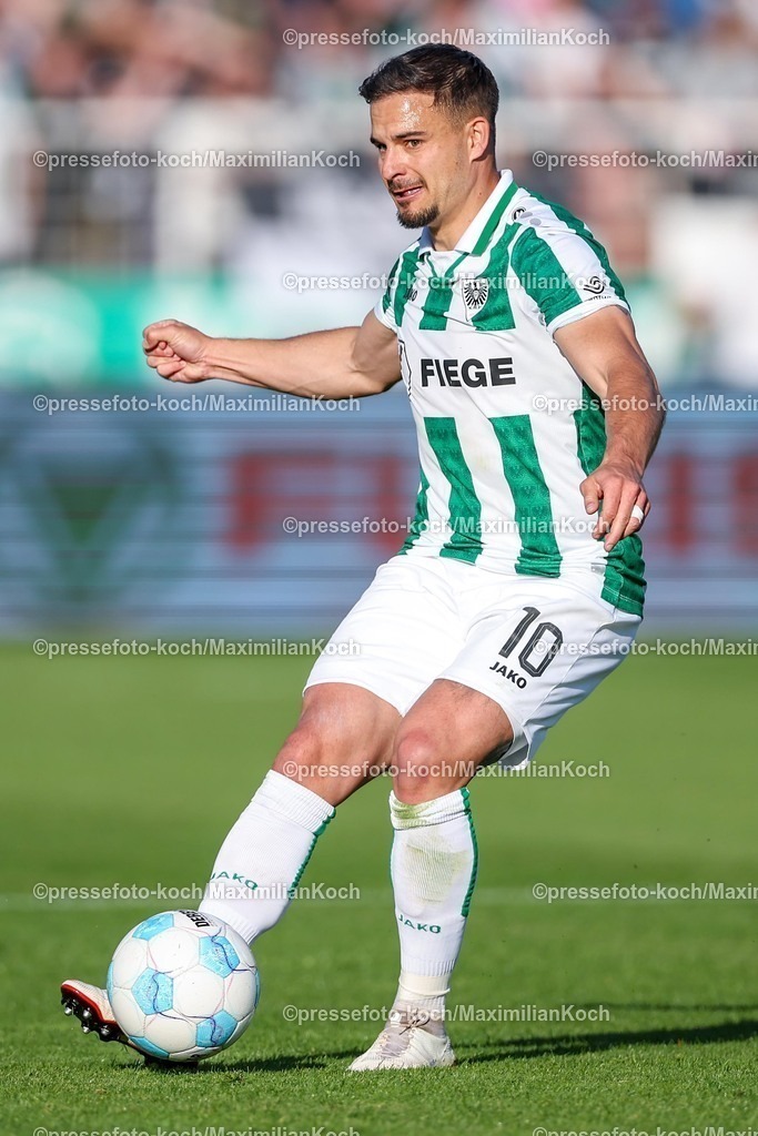 SCP09052502233 | 09.05.2025, Fußball, Preußen Münster - Hertha BSC, 2. Fußball Bundesliga, 33. Spieltag, Preußenstadion, Saison 2024 2025: Sebastian Mrowca (Preussen Muenster #10) DFB regulations prohibit any use of photographs as image sequences and or quasi-video.