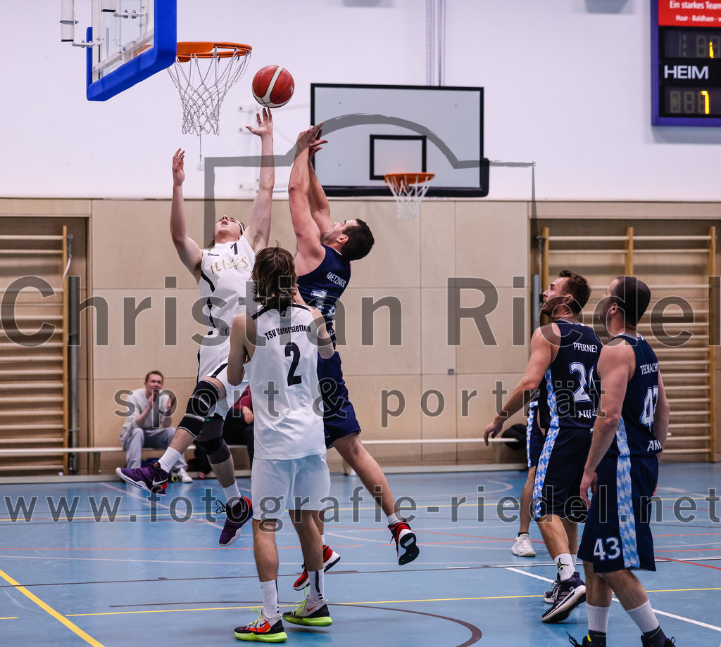 2022-04-03_085_TSV_Vaterstetten_gegen_SV_Weissblau-Allianz_Muenchen | Vaterstetten, Deutschland, 03.04.2022:
Basketball, Bezirksoberliga Herren 2021 / 2022, 14. Spieltag, TSV Vaterstetten gegen SV Weißblau-Allianz München, Endergebnis: 86:54

Bastian Heckner (TSV Vaterstetten, #7), Lionel Winter (TSV Vaterstetten, #2), Christian Metzner (SV Weißblau-Allianz München, #14), Rene Pferner (SV Weißblau-Allianz München, #26), Maximilian Tedschemacher (SV Weißblau-Allianz München, #43)

Foto: Christian Riedel / fotografie-riedel.net
