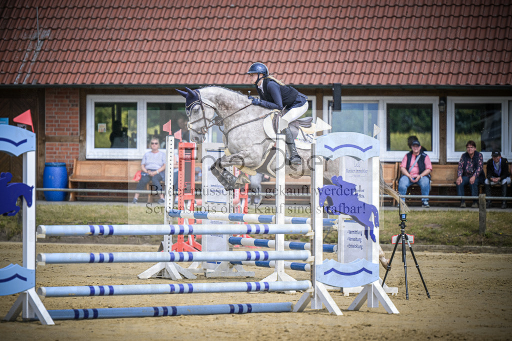 DOS_4814 | Entdecke hochwertige Reitturnierfotos von Foto Oger. Professionell, emotional und authentisch – jetzt Lieblingsmomente im Shop bestellen.Deutschlandweite Turnierfotografie. - Realisiert mit Pictrs.com