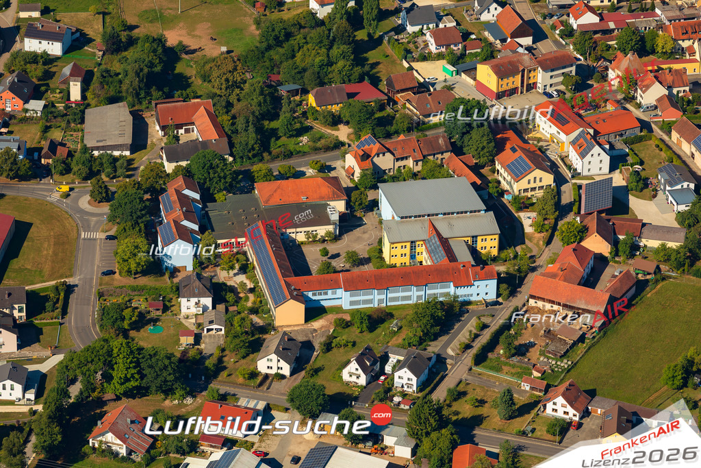 Luftaufnahme von Schule Hahnbach Bild- Das Luftbild wurde 2025 vom UL-Flugzeug heraus erstellt ( keine Drohne ) - Hochauflösende Luftaufnahme -Nicht vergleichbar mit Google Maps oder Satelittenbilder- Die Geschenkidee !Mit Lizenz und Bildrechte bestellbar