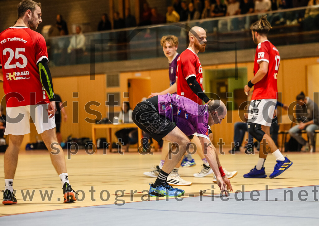 2024-10-20_033_SpVgg_Altenerding_II_gegen_TSV_Taufkirchen-Vils | Erding, Deutschland, 20.10.2024:Handball, Bezirksliga Männer Ost 2024 / 2025, 3. Spieltag, SpVgg Altenerding II gegen TSV Taufkirchen/Vils, Endergebnis: 15:20Christoph Huber (TSV Taufkirchen/Vils, #25), Daniel Sagert (SpVgg Altenerding, #5), Andreas Rej (TSV Taufkirchen/Vils, #69), Dion Heydemann (TSV Taufkirchen/Vils, #17)Foto: Christian Riedel / fotografie-riedel.net
