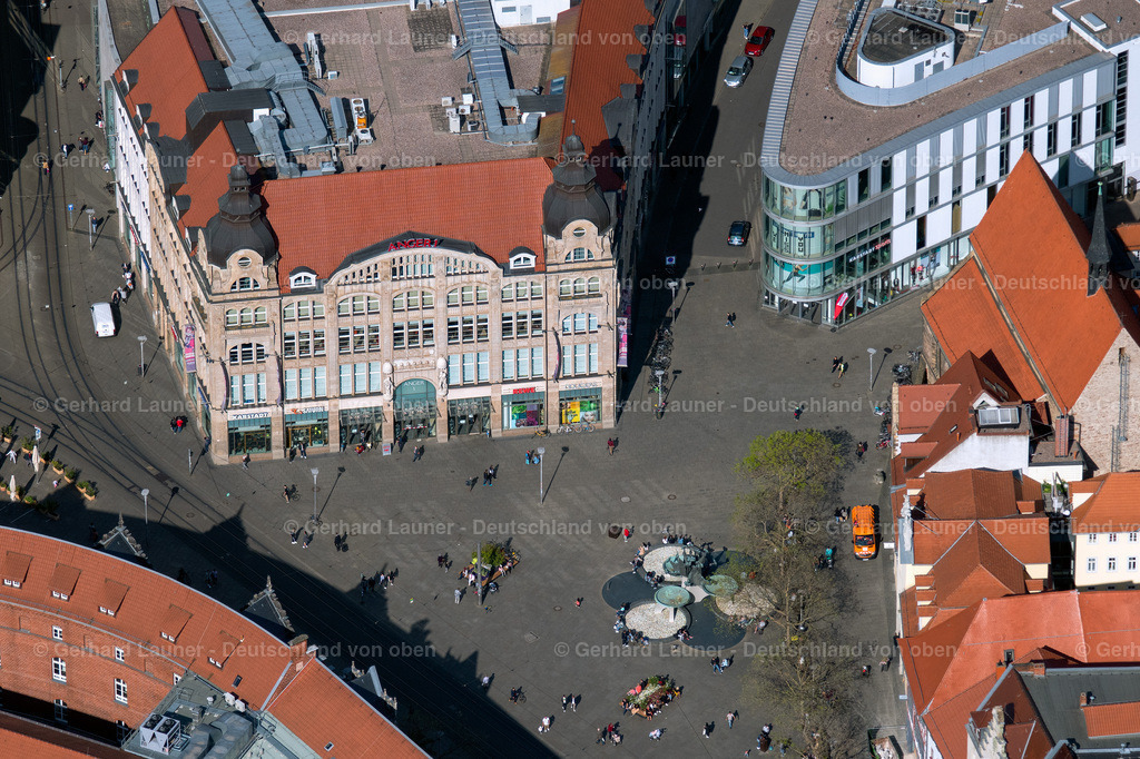 4025662 | ERFURT 06.05.2020 Einkaufszentrum "Anger 1" der ECE am Anger in Erfurt im Bundesland Thüringen zu sehen. An das alte Kaufhaus schließt sich ein Neubau mit Parkhaus an. Weiterführende Informationen bei: ECE Projektmanagement G.m.b.H &amp; Co. KG. // Shopping mall "Anger 1" to see the ECE in Erfurt in Thuringia. At the old department store to a new building connects with parking garage. Further information at: ECE Projektmanagement G.m.b.H &amp; Co. KG. Foto: Gerhard Launer