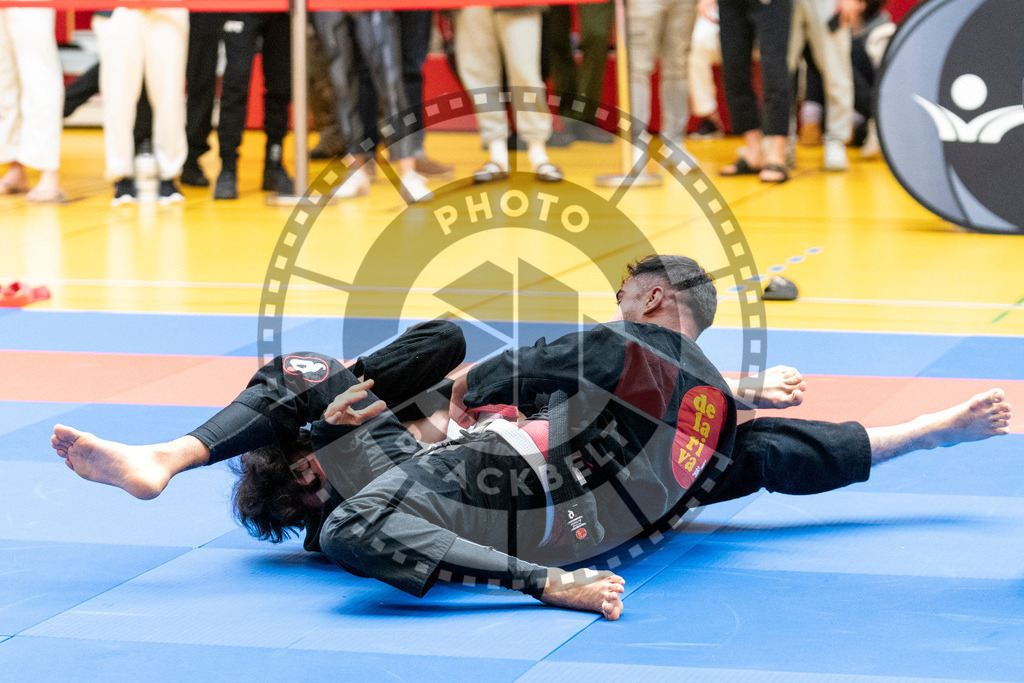 20231118PBB10824 | Fighters compete during the AJP Tour 600 Frankfurt Championship in Frankfurt/Main, Germany, on November 18, 2023.