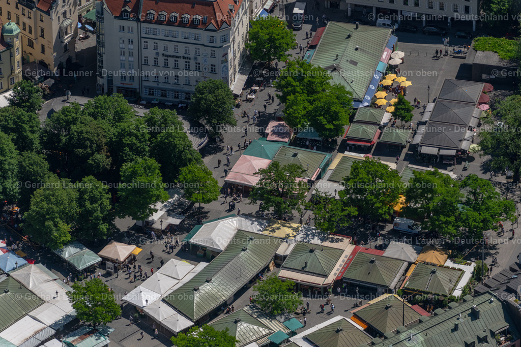 4031142 | MüNCHEN 12.06.2020 Verkaufs- und Imbissstände und Handelsbuden auf dem Viktualienmarkt in der Altstadt in München im Bundesland Bayern, Deutschland. Weiterführende Informationen bei: mux.de Online GmbH. // Vending and food stalls and trading booths on the Viktualienmarkt in the old town in Munich in the state Bavaria, Germany. Further information at: mux.de Online GmbH. Foto: Gerhard Launer