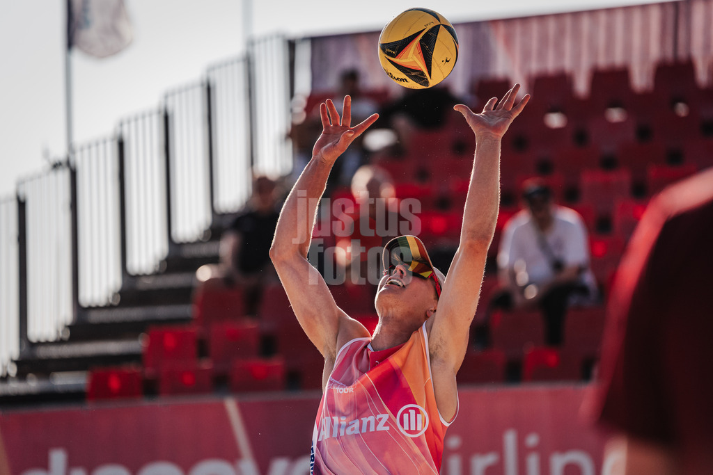 Beachvolleyball | Männer | Allianz German Beach Tour 2025 | Tourstop Bremen | 12.06.2025 | Zuspiel von Leo Hauschild