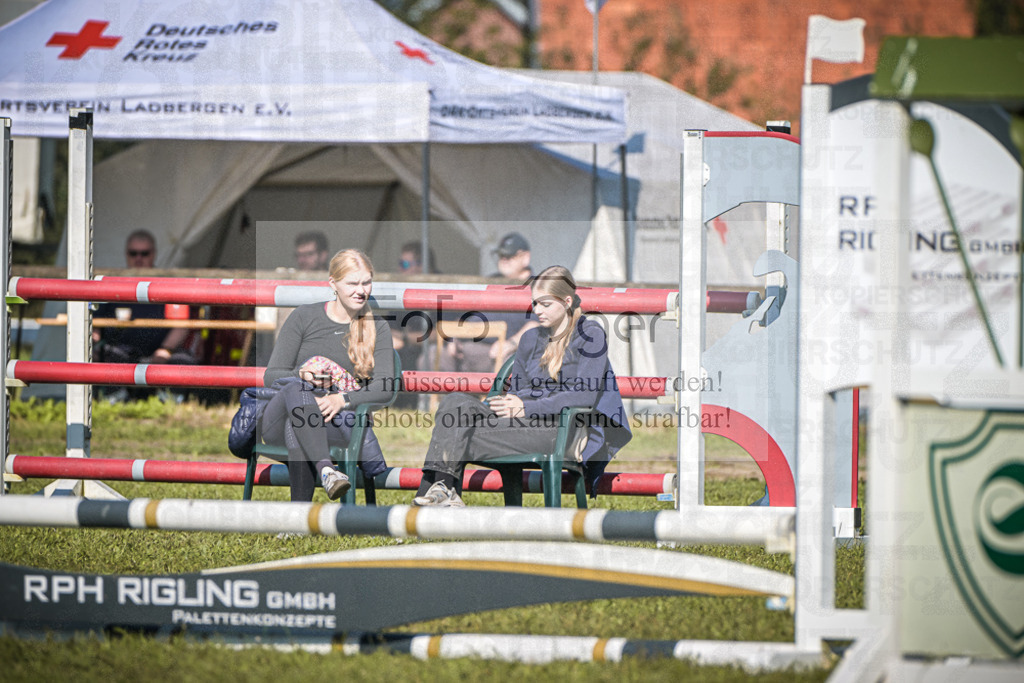 DOS_0181 | Entdecke hochwertige Reitturnierfotos von Foto Oger. Professionell, emotional und authentisch – jetzt Lieblingsmomente im Shop bestellen.Deutschlandweite Turnierfotografie. - Realisiert mit Pictrs.com