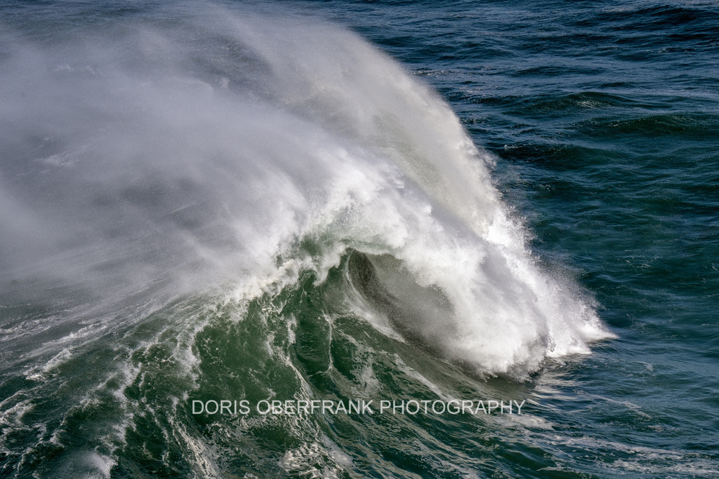 Green curl | Nazaré: Green curl - Realisiert mit Pictrs.com