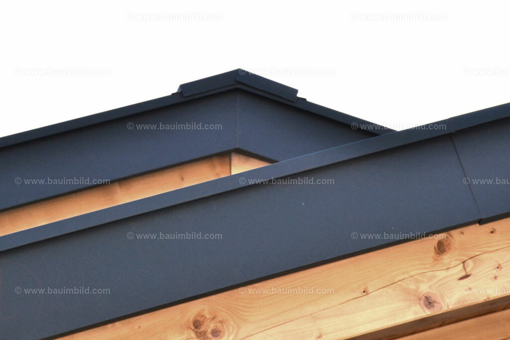 bib-lg11-spenglerarbeiten-0164 | Nach LV-Leistungsgruppen sortierte Detailfotos über den Bau eines Hauses. Alle Hausbau-Bilder direkt vom Urheber und Autor der Website Haus-Selber-Bauen.com