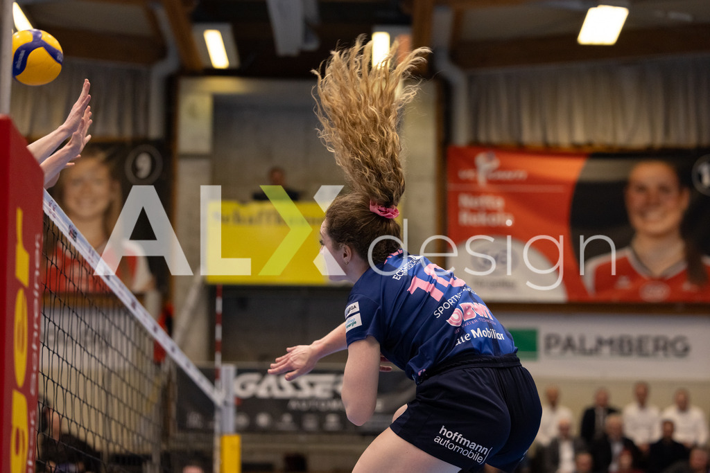 Volleyball I Frauen I Saison 2025-2026 I Volleyball NLA | Women I 1/2 Finals I  VC Kanti Schaffhausen - Sm'Aesch Pfeffingen I 18.03.2026 | 10 Jillian Gillen (USA) (Sm'Aesch Pfeffingen) – Außenangriff - Realisiert mit Pictrs.com
