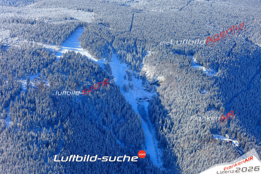Die Luftaufnahme der Stadt Sonneberg wurde vom UL-Flugzeug heraus erstellt ( keine Drohne )- hohe Auflösung für beste Qualität