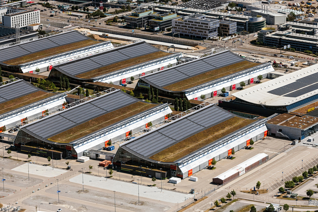 dr__0057842.jpg | STUTTGART 06.08.2020 Ausstellungsgelände und Messehallen der Messe in Stuttgart im Bundesland Baden-Württemberg, Deutschland. Weiterführende Informationen bei: Donges SteelTec GmbH,  Haslinger Stahlbau GmbH,  Landesmesse Stuttgart GmbH,  Mayr|Ludescher|Partner Beratende Ingenieure PartGmbB,  PERR Stahlbau Betriebs GmbH,  Stahlbau Behrens GmbH & Co. KG,  adlerolesch LANDSCHAFTSARCHITEKTEN GmbH,  wulf architekten gmbh. // Exhibition grounds and exhibition halls of the Messe in Stuttgart in the state Baden-Wurttemberg, Germany. Further information at: Donges SteelTec GmbH,  Haslinger Stahlbau GmbH,  Landesmesse Stuttgart GmbH,  Mayr|Ludescher|Partner Beratende Ingenieure PartGmbB,  PERR Stahlbau Betriebs GmbH,  Stahlbau Behrens GmbH & Co. KG,  adlerolesch LANDSCHAFTSARCHITEKTEN GmbH,  wulf architekten gmbh. Foto: Daniel Reiter