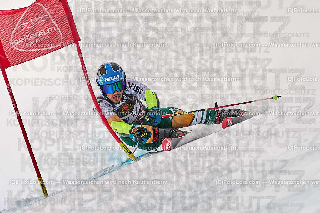 _ALP0213_MASTERS-WM_Reiteralm_A-GS_Vorlaeufer | FISWORLD CHAMPIONSHIPSMASTERS ALPINE SKIING, 23. – 28. MÄRZ 2026 - REITERALM | STMK | AUT.   Veranstaltet vom Masters-Referat des Deutschen Skiverbandes (DSV). Durchführende Organisation: WSV Pichl-Reiteralm, unterstütutzt von den Bergbahnen REITERALM bei Schladming und SKI AUSTRIA.                            Disziplinen:  Super-G, GiantSlalom, Slalom.                                                 Kategorien:  A (Herrn 30-59 Jahre), B (Herrn ab 60 Jahre), C (Damen 30-59 Jahre), D (Damen ab 60 Jahre).                Rennstrecken:   Gasselhöhe und Muldenliftpiste auf der Reiteralm.