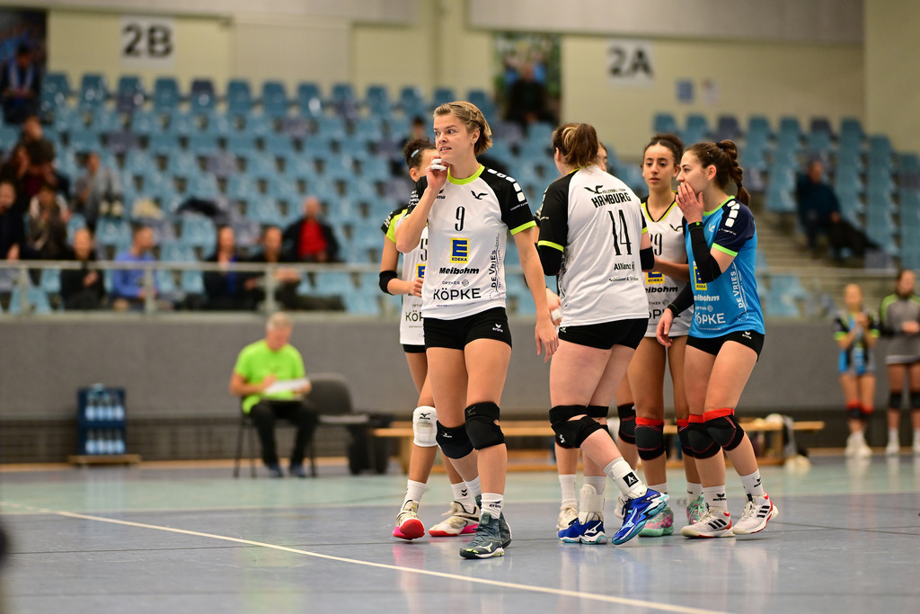 Volleyball I Frauen I Saison 2024-2025 I Regionalliga Nord I 10. Spieltag I VT Hamburg - SC Neubrandenburg | Der Sportfotograf. - Realisiert mit Pictrs.com