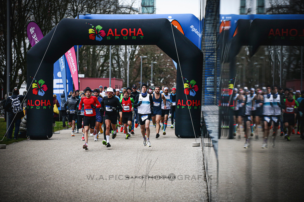 ..... | Linz, AUSTRIA,14. Dezember 25, ALOHA WINTERLAUF DEZEMBER 25 , Image shows: Photo: WAPICS / Andreas Willdoner