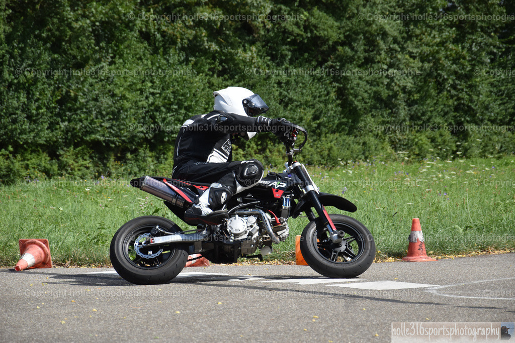 DSC_0873 | Sportfotografie , Motorsport, Motoross, Reitsport, Mointainbike, Enduro,
Landschaft , Outdoor, Eventfotografie, Landschaft, Bilder online bestellen - Realisiert mit Pictrs.com