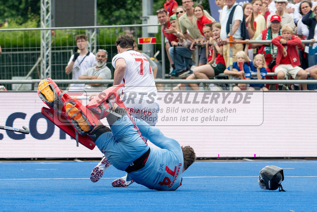 Final4_20250601-1556-Z09_4952 | Krefeld, Deutschland, 01.06.2025:  Feldhockey Final4 2025 – „Deutsche Feldhockey-Meisterschaften 2025“ Crefelder HTC - Rot-Weiss Köln (Finale Herren) im Gerd-Wellen-Hockeyanlage am 01.06.2025 in Krefeld, Deutschland. (Foto von Kramhöller/Fehrmann/Kaste)Krefeld, Germany, 01.06.2025: Feldhockey Final4 2025 – „Deutsche Feldhockey-Meisterschaften 2025“ Harvestehuder HTC - Düsseldorfer HC (Finale Damen) in Gerd-Wellen-Hockeyanlage at 01.06.2025 in Krefeld, Deutschland. (Foto from Kramhöller/Fehrmann/Kaste)