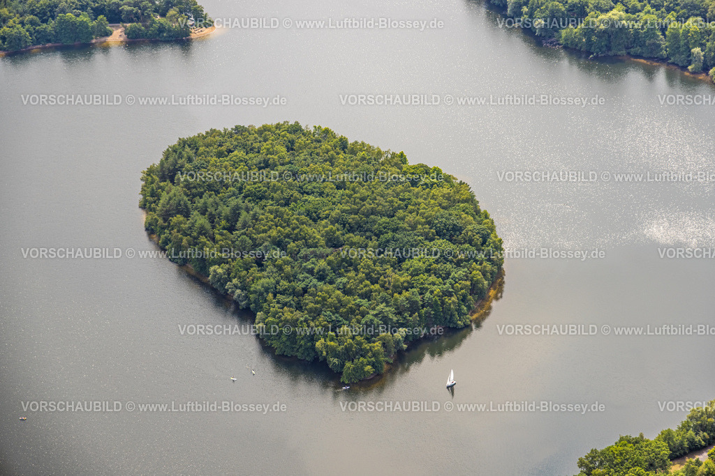Duisburg250703969Sued | Luftbild, bewaldete Insel im Wildförstersee und Segelboot an der Sechs-Seen-Platte, Wedau, Duisburg, Ruhrgebiet, Nordrhein-Westfalen, Deutschland