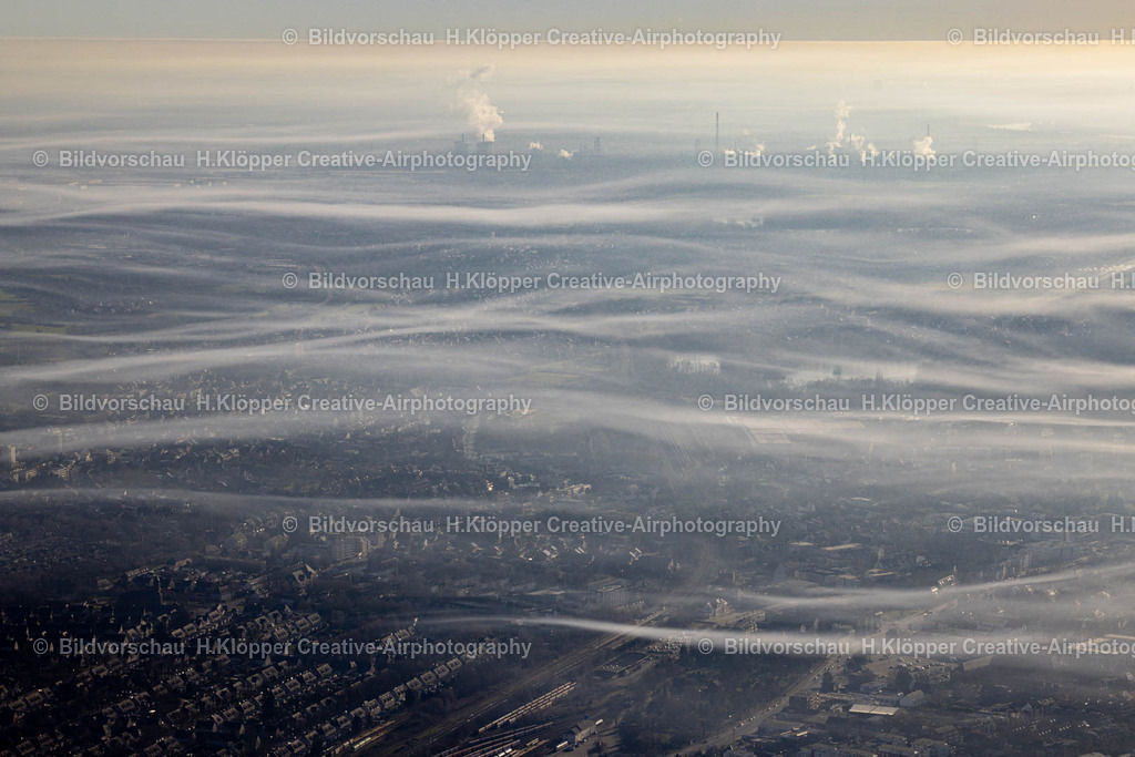 Luftbild Moers-8806 | Luftbild  Wetterbedingt aufliegende Nebelbänke und Wolkenschicht in Moers im Bundesland Nordrhein-Westfalen, Deutschland - Realisiert mit Pictrs.com