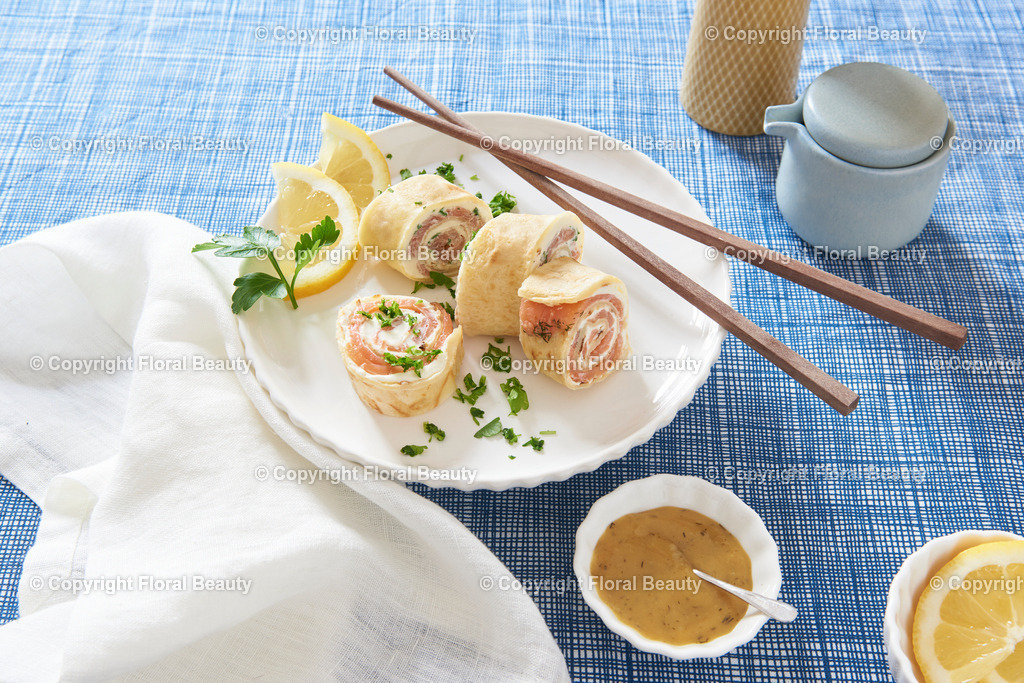 Lachspfannkuchen | gerollte Pfannkuchen mit Lachs und Frischkäsefüllung als Fingerfood - Realisiert mit Pictrs.com