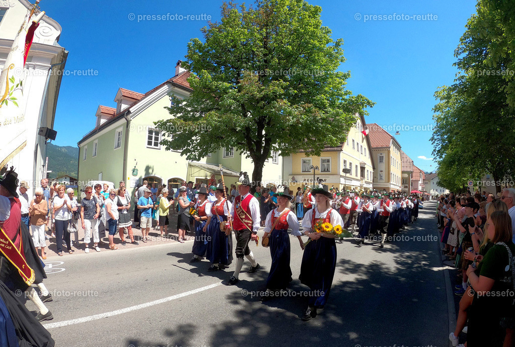 news-2022-Juli17-Musikumzug-Reutte-gp-G0020066-Weissenbach | DCIM\100GOPRO\G0020066.JPG - Realisiert mit Pictrs.com